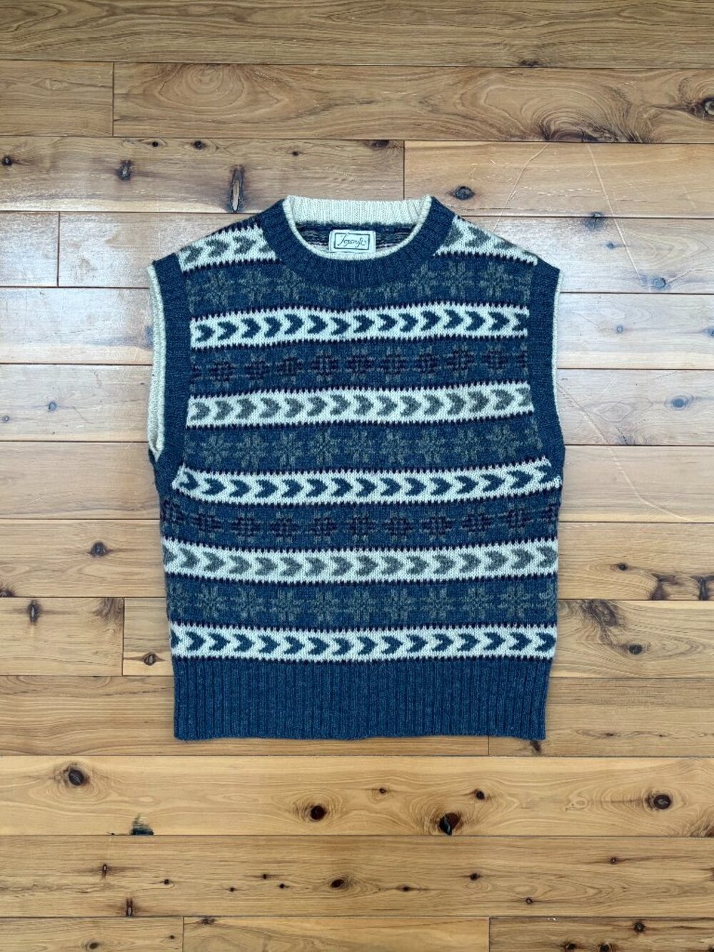 Vintage Foxcroft Pure Wool Sweater Vest Medium Fair Isle Scottish Yarn Blue